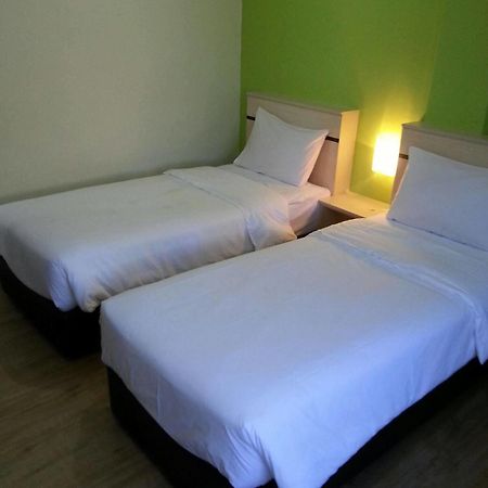 Merlin Hotel Penang Джорджтаун Экстерьер фото