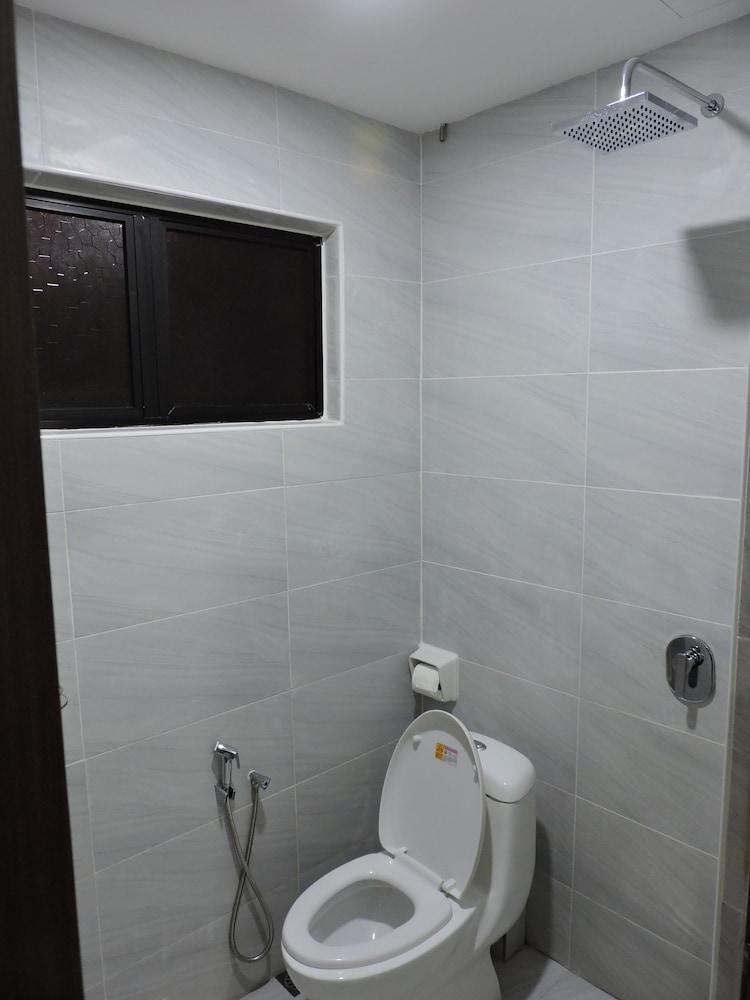 Merlin Hotel Penang Джорджтаун Экстерьер фото