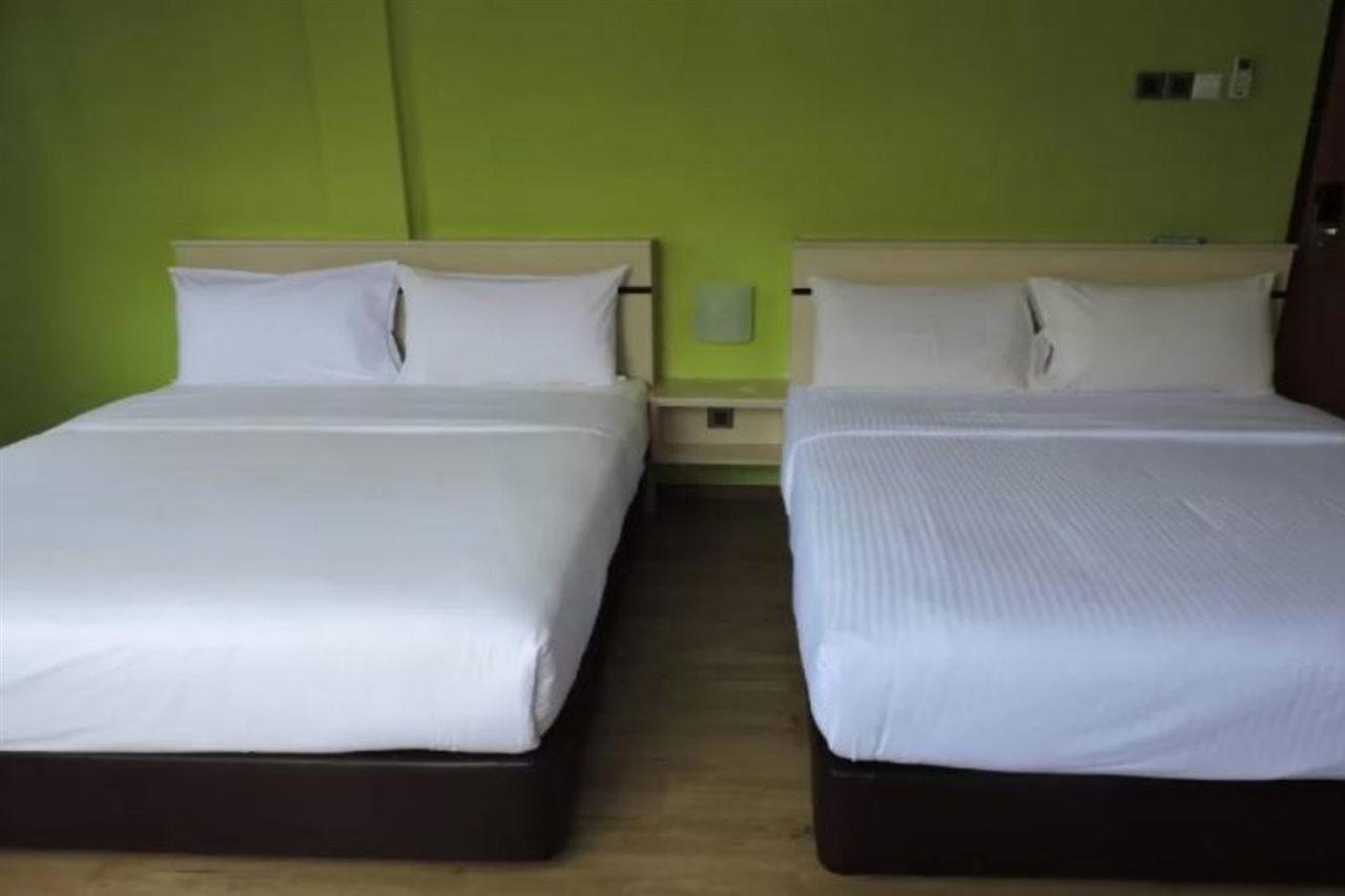 Merlin Hotel Penang Джорджтаун Экстерьер фото