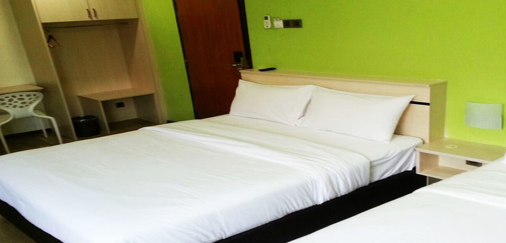 Merlin Hotel Penang Джорджтаун Экстерьер фото