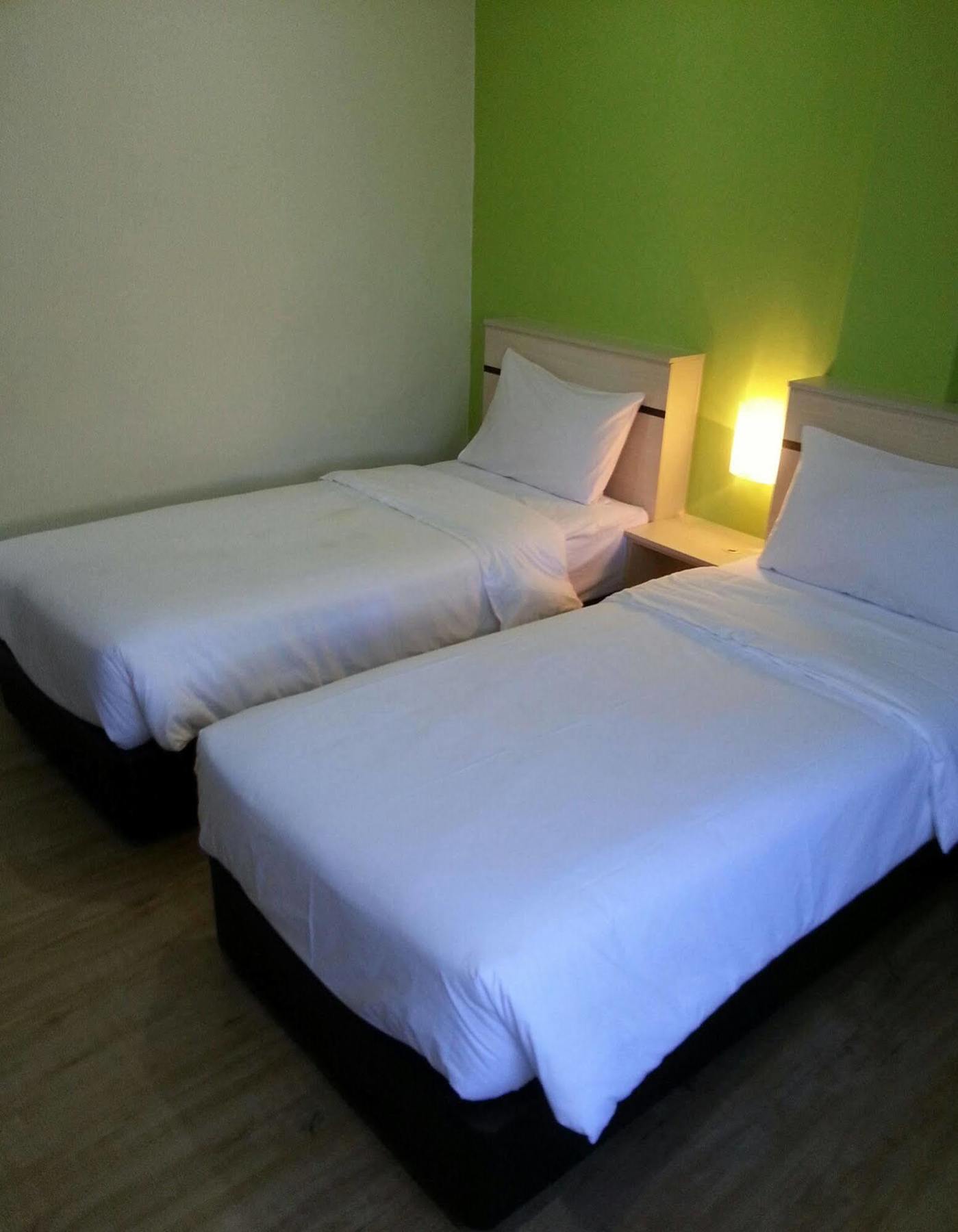 Merlin Hotel Penang Джорджтаун Экстерьер фото