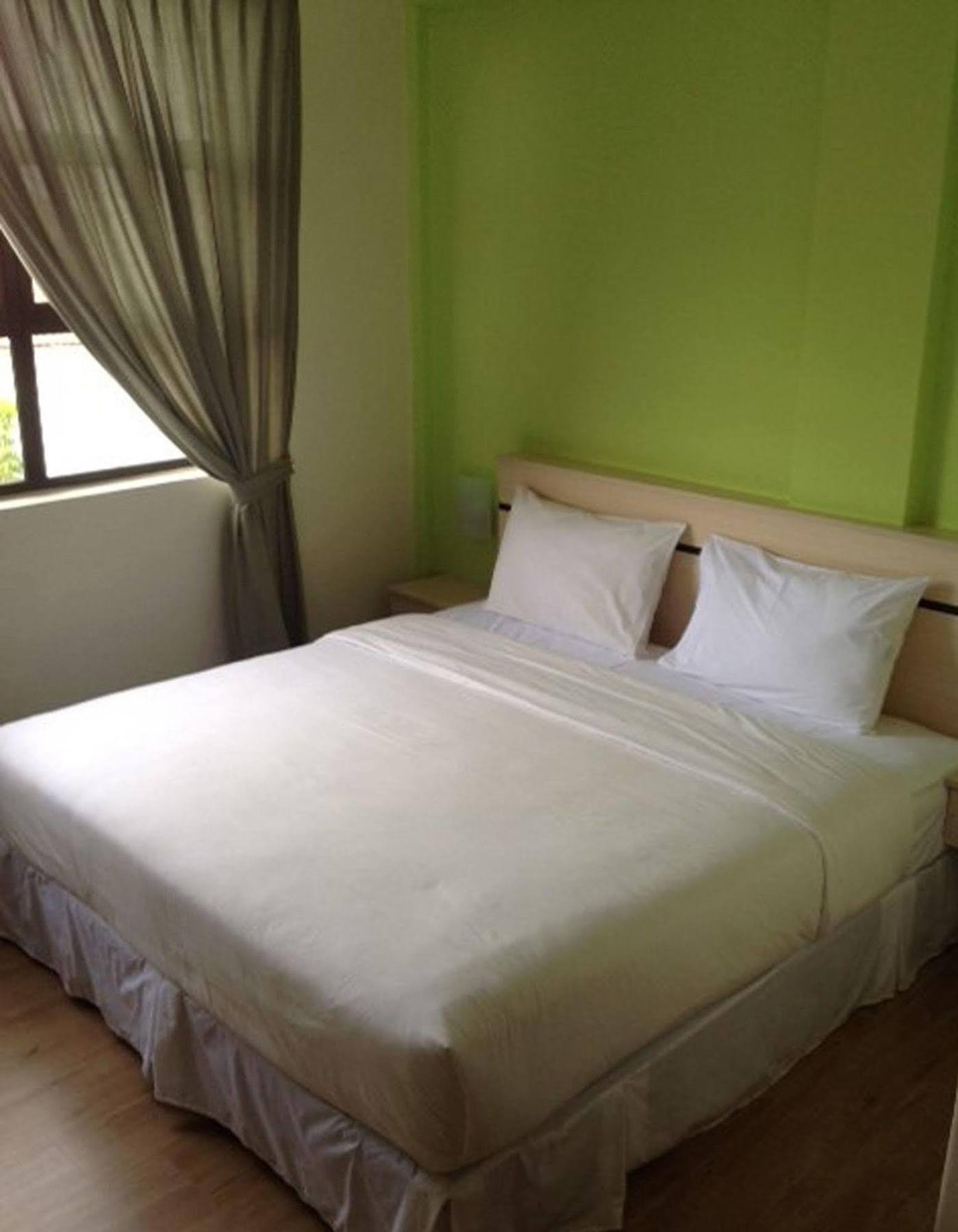 Merlin Hotel Penang Джорджтаун Экстерьер фото