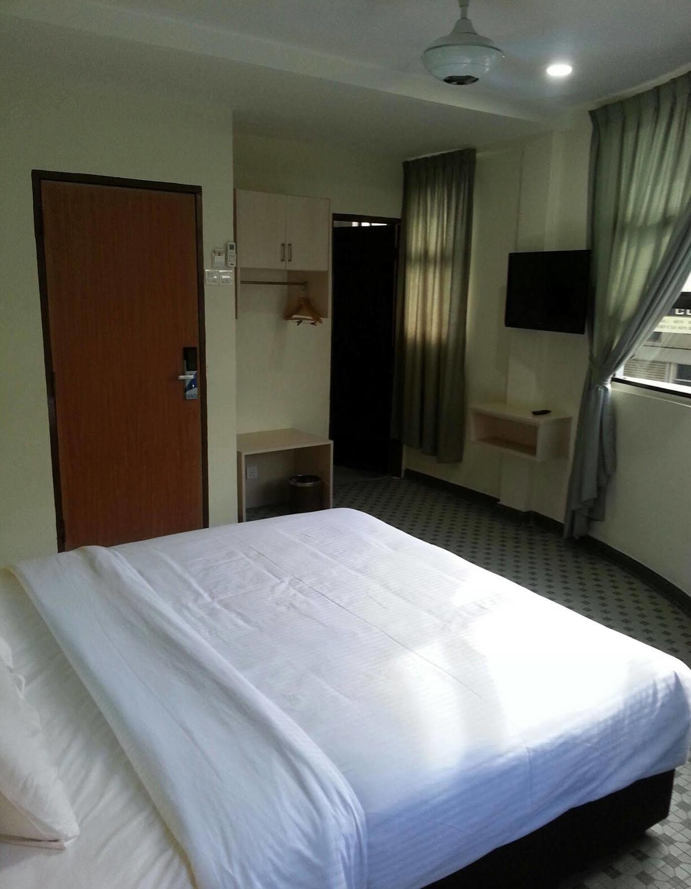 Merlin Hotel Penang Джорджтаун Экстерьер фото