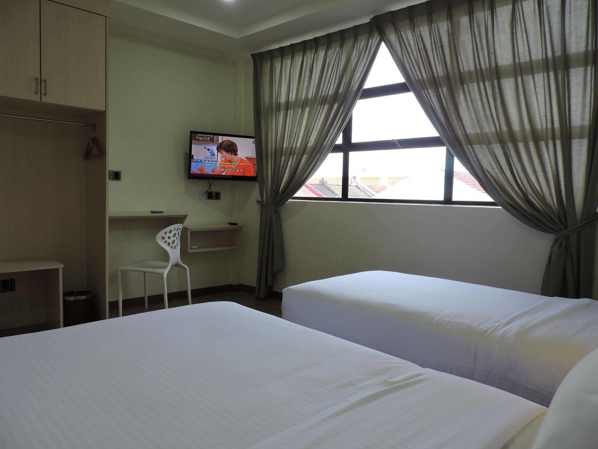 Merlin Hotel Penang Джорджтаун Экстерьер фото