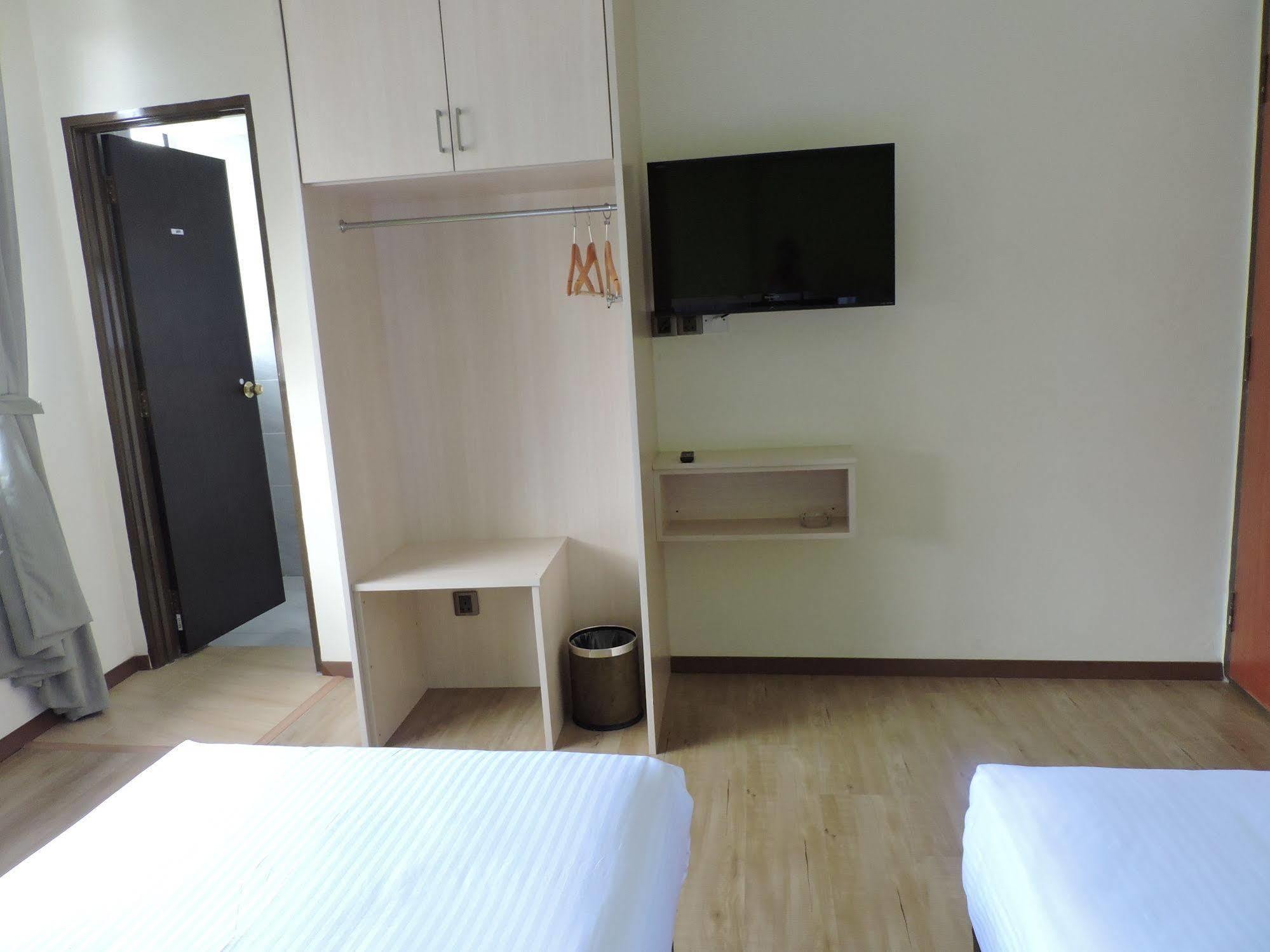 Merlin Hotel Penang Джорджтаун Экстерьер фото