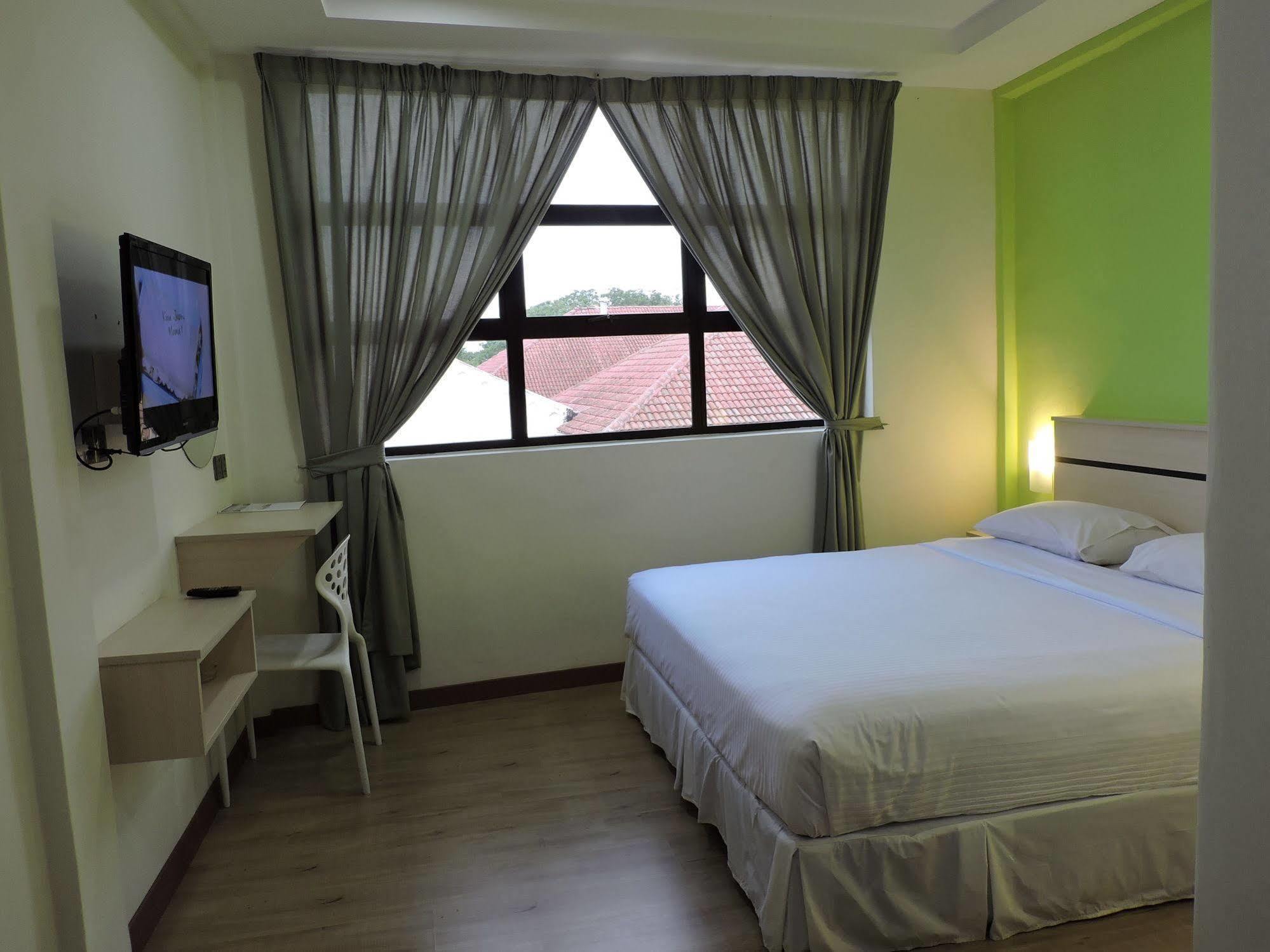 Merlin Hotel Penang Джорджтаун Экстерьер фото